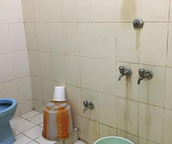 Kumaran Guest House AC Tamil Nadu Karaikal Washroom