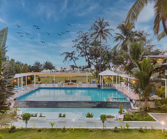 Foxoso LA Beach Resort Goa Goa Pool