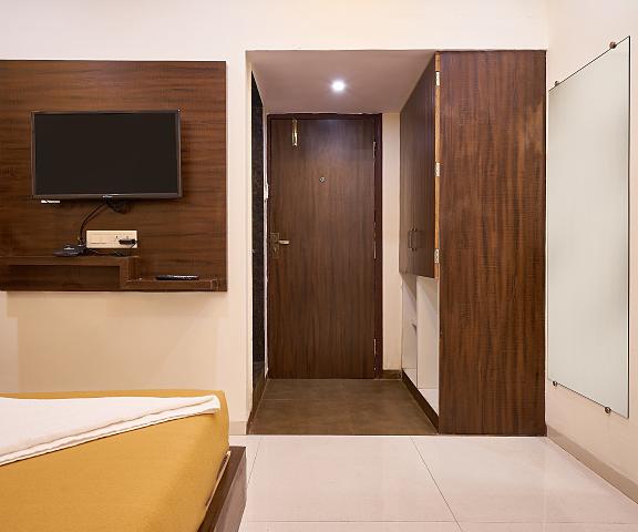Hotel Ranjan Deluxe Maharashtra Kolhapur Family Non AC ( 6 PAX )