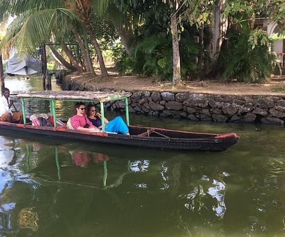 Thoms Homestay Kerala Alleppey Canoe with guide
