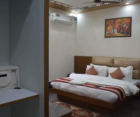 Hotel Stay At Green View Uttaranchal Dehradun Bedroom