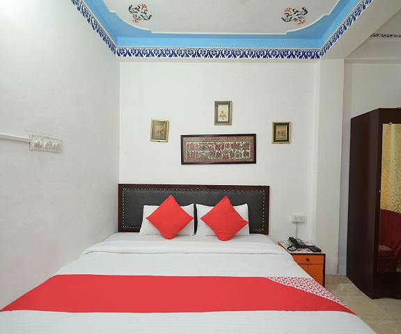 OYO Flagship 22901 Hotel Hanuman Ghat Rajasthan Udaipur room interior