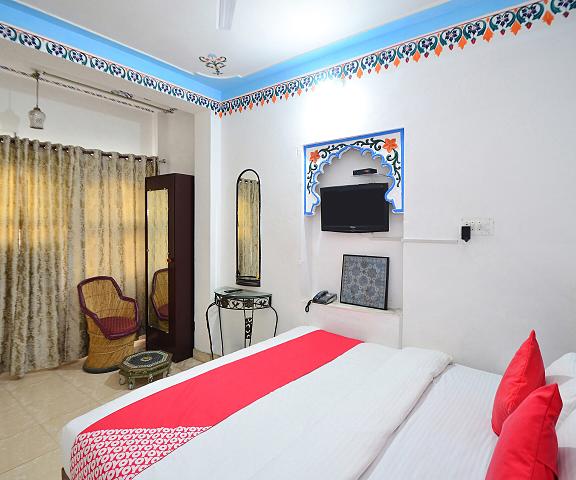 OYO Flagship 22901 Hotel Hanuman Ghat Rajasthan Udaipur room interior
