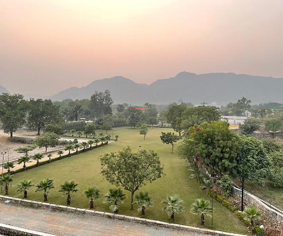 Villa Le Palms Resort & Spa Rajasthan Udaipur Pool and Mountain View
