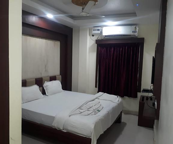 Goroomgo Gouri Palace Puri Orissa Puri Deluxe Double Bed Room AC With Mattress