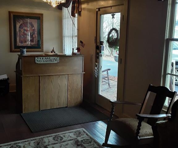 Hall Place Bed and Breakfast Kentucky Glasgow Interior Entrance