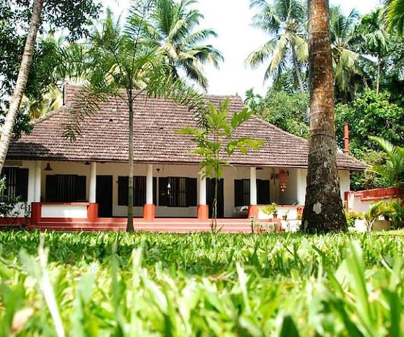 Riveside Heritage Cottage Kerala Kochi Garden View