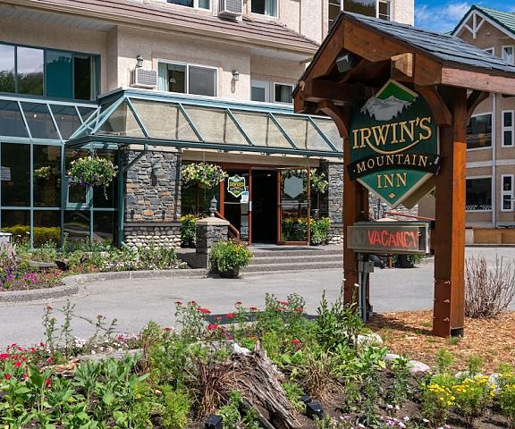 Irwin's Mountain Inn Alberta Banff Entrance