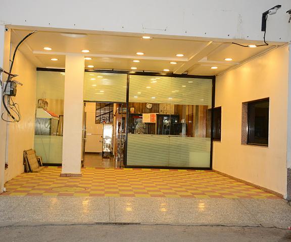 Hotel Dwarka Guest House Maharashtra Shirdi Entrance
