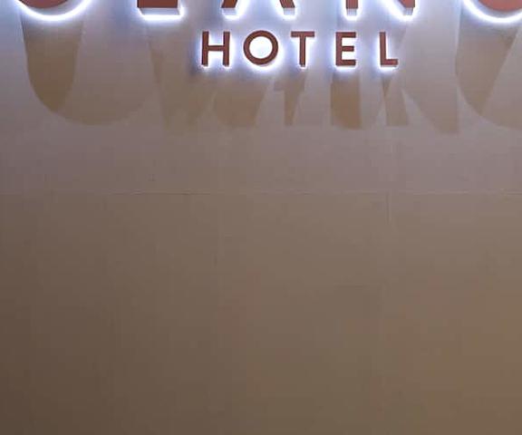 De Glance Hotel Gujarat Surat Facade