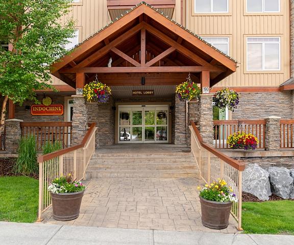 Falcon Crest Lodge by CLIQUE Alberta Canmore Entrance