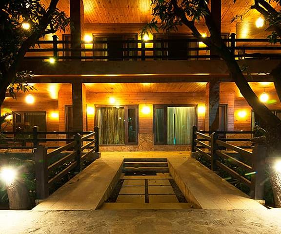Tuskars Riverside Resort Uttaranchal Corbett 