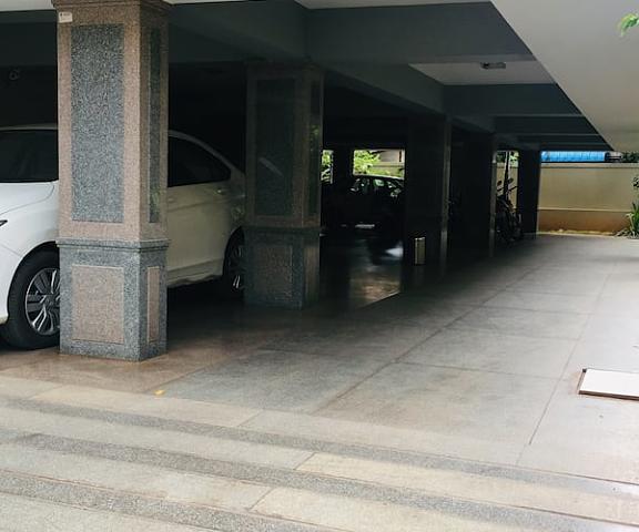 Sai Priyanka Guest House Andhra Pradesh Puttaparthi Parking 