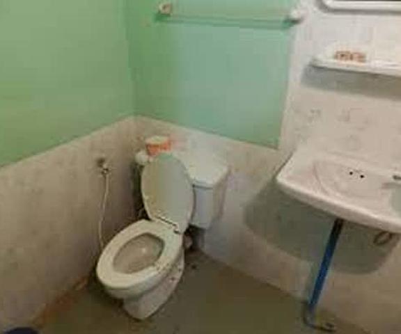 Hotel Atithi Rajasthan Dausa washroom