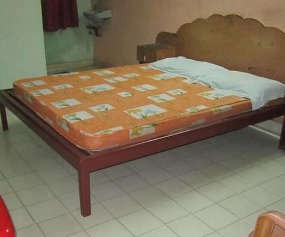Hotel Presidency Tamil Nadu Karaikal bed room f