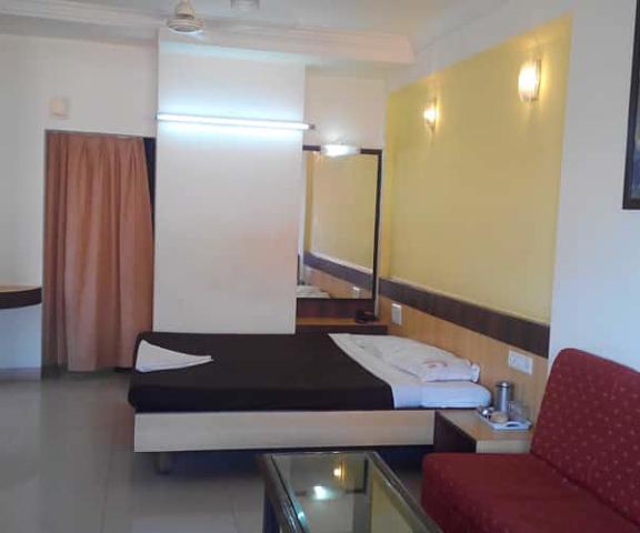Revankar Comforts Karnataka Hubli-Dharwad bedroom