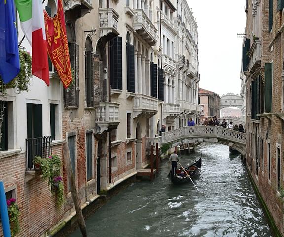Charming House iQs Veneto Venice Facade