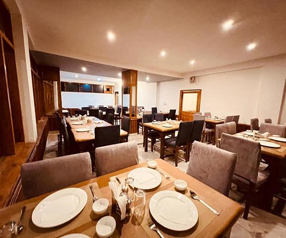 Hill River Resort By West Western Himachal Pradesh Manali Dining Area