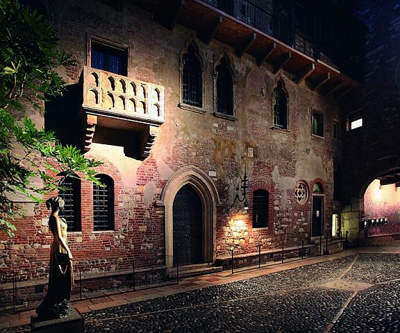 Relais Balcone di Giulietta Veneto Verona Interior Entrance
