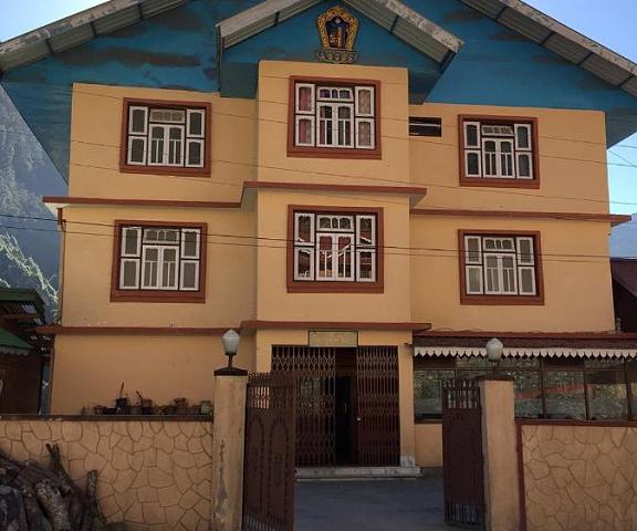 Rufina Norling Zimkhang Sikkim Lachung Hotel Exterior