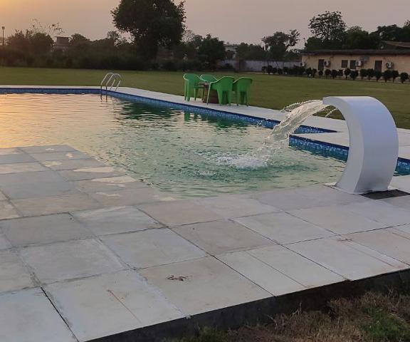 Arise Ethnic Village Resort Haryana Manesar Pool