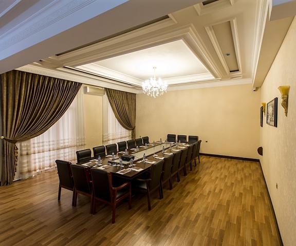 Daniel Hill null Tashkent Meeting Room