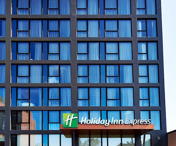 Holiday Inn Express NYC Brooklyn - Sunset Park, an IHG Hotel Connecticut Brooklyn Exterior Detail