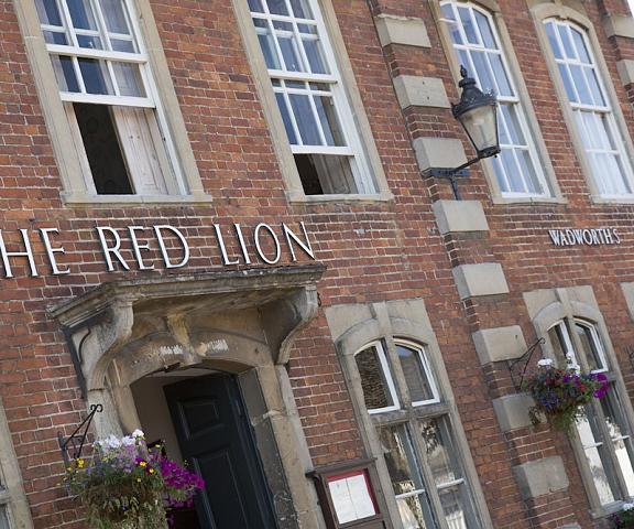 Red Lion - B&B England Chippenham Entrance