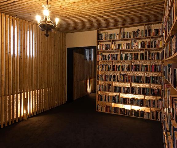 The Literary Man Leiria District Obidos Interior Entrance