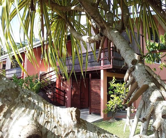 Bora Bora Holiday's Lodge and Villa null Bora Bora Facade