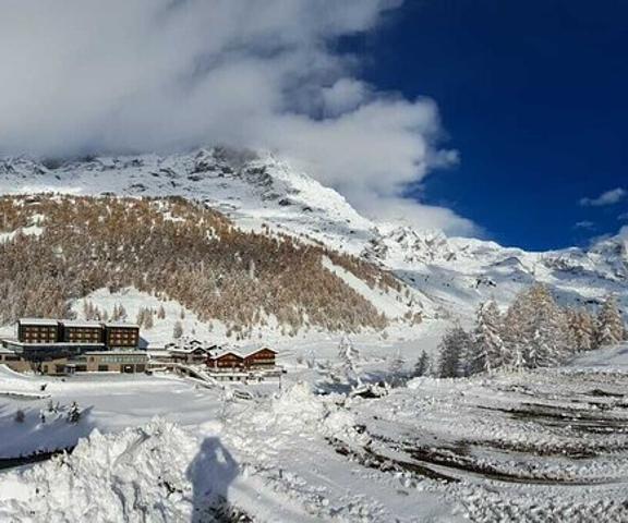 VRetreats Cervino Valle d'Aosta Valtournenche Facade