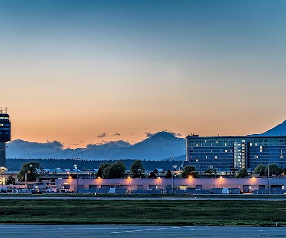 Fairmont Vancouver Airport - Gold Experience British Columbia Richmond Exterior Detail