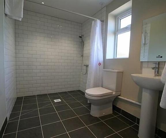 The Fox & Hounds England Swindon Bathroom