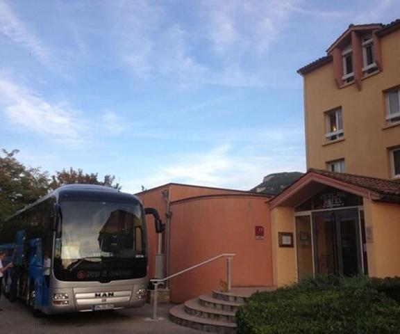 Cévenol Hotel Occitanie Millau Entrance