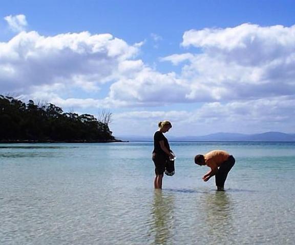 Bruny Island Escapes and Hotel Bruny Tasmania Alonnah Beach