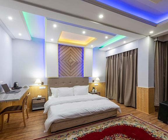 Dee Grand Marq Hotel Jammu and Kashmir Kargil room