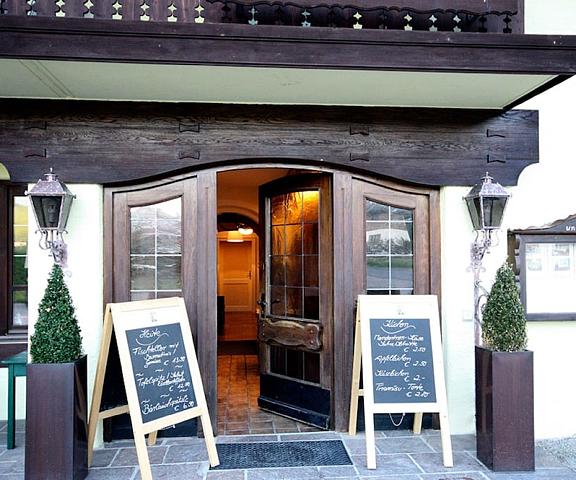 DEVA Hotel Restaurant Fischerwirt Bavaria Ruhpolding Entrance