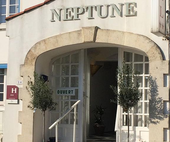 Hôtel Le Neptune en Camargue Provence - Alpes - Cote d'Azur Saintes-Maries-de-la-Mer Facade