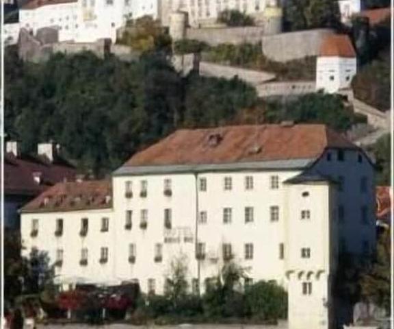 Hotel Schloss Ort Bavaria Passau Facade