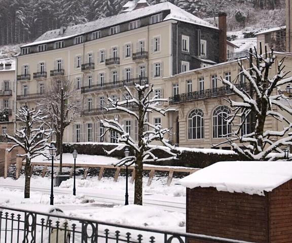 Acacias Apparts Hôtel Grand Est Plombieres-les-Bains Courtyard