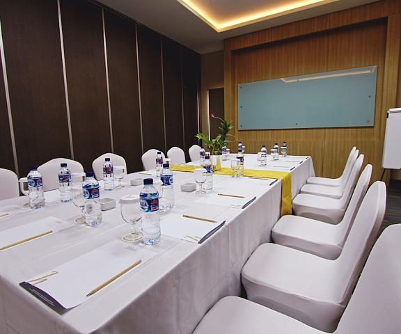 Anara Sky Kualanamu Hotel null Medan Meeting Room