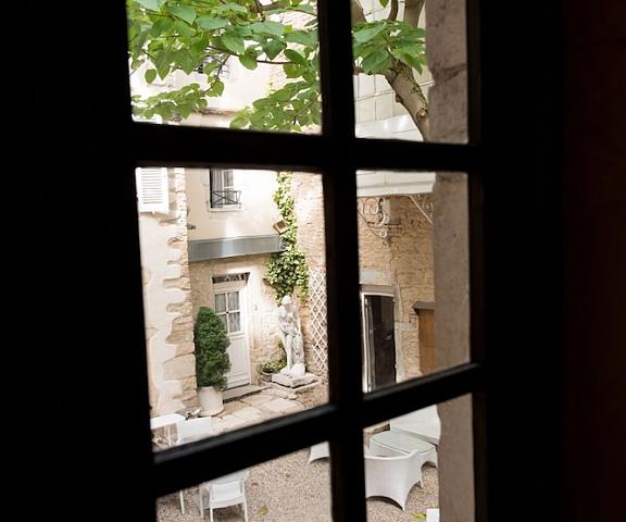 Les Remparts Hôtels et Demeures Historiques Bourgogne-Franche-Comte Beaune Interior Entrance
