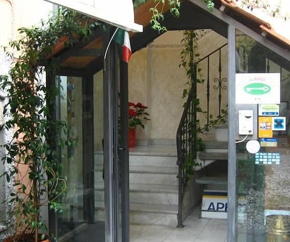 Albergo La Villetta Liguria Sarzana Entrance