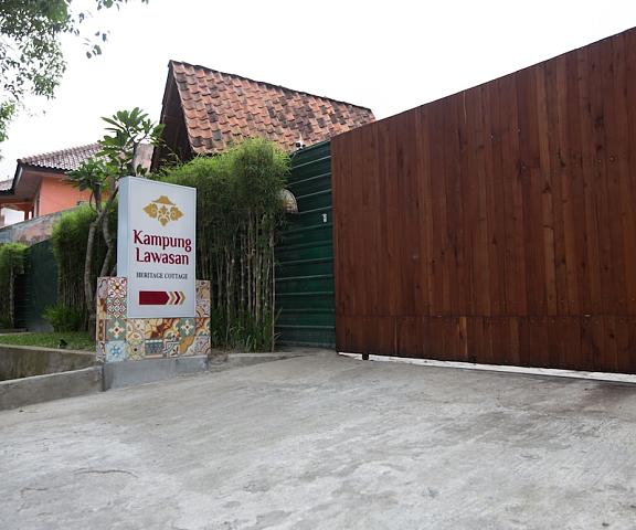 Kampung Lawasan Heritage Cottage West Java Depok Entrance