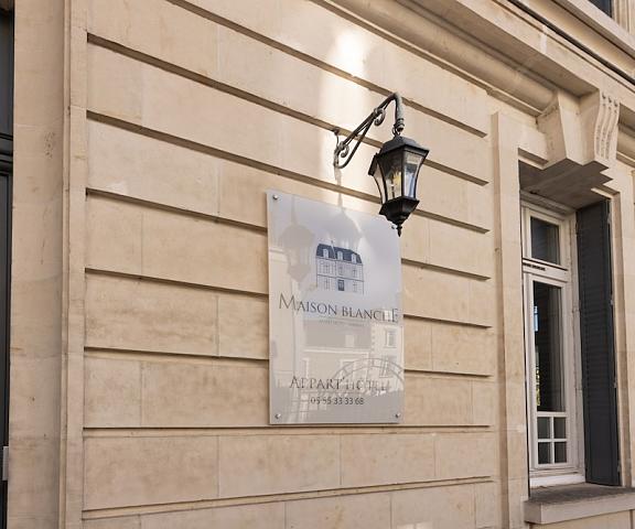 La Maison Blanche – Appart’hôtels climatisés de charme Chic et Cosy – Centre-ville Nouvelle-Aquitaine Limoges Entrance
