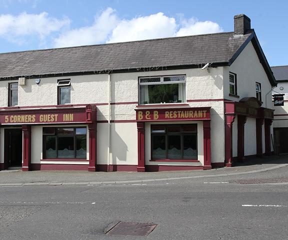 5 Corners Guest Inn Northern Ireland Ballyclare Facade