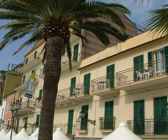 Hotel Danio Lungomare Liguria Alassio Exterior Detail