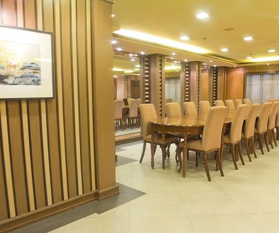 Herald Suites Solana null Makati Meeting Room