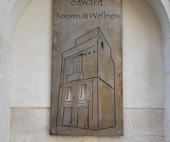Edward Rooms & Wellness Puglia Trani Exterior Detail