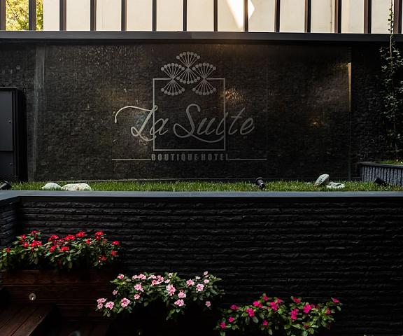 La Suite Boutique Hotel null Tirana Exterior Detail